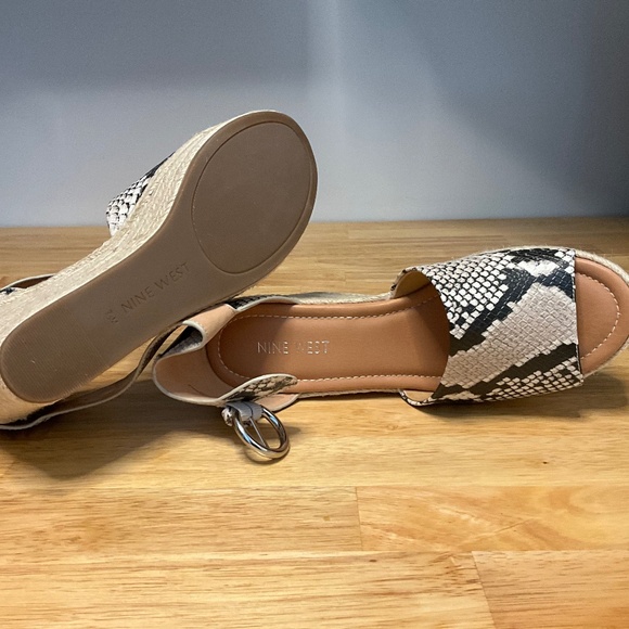 Nine West Snake Print Wedge Sandals 7.5 NWOT - Picture 3 of 10